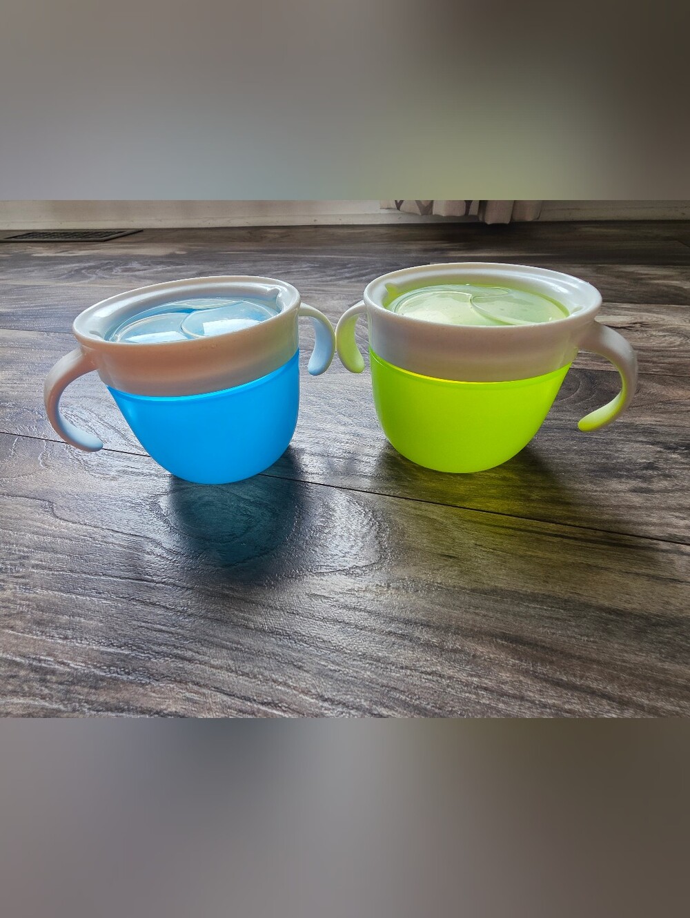 Munchkin Snack Cups with Handles - Blue & Green